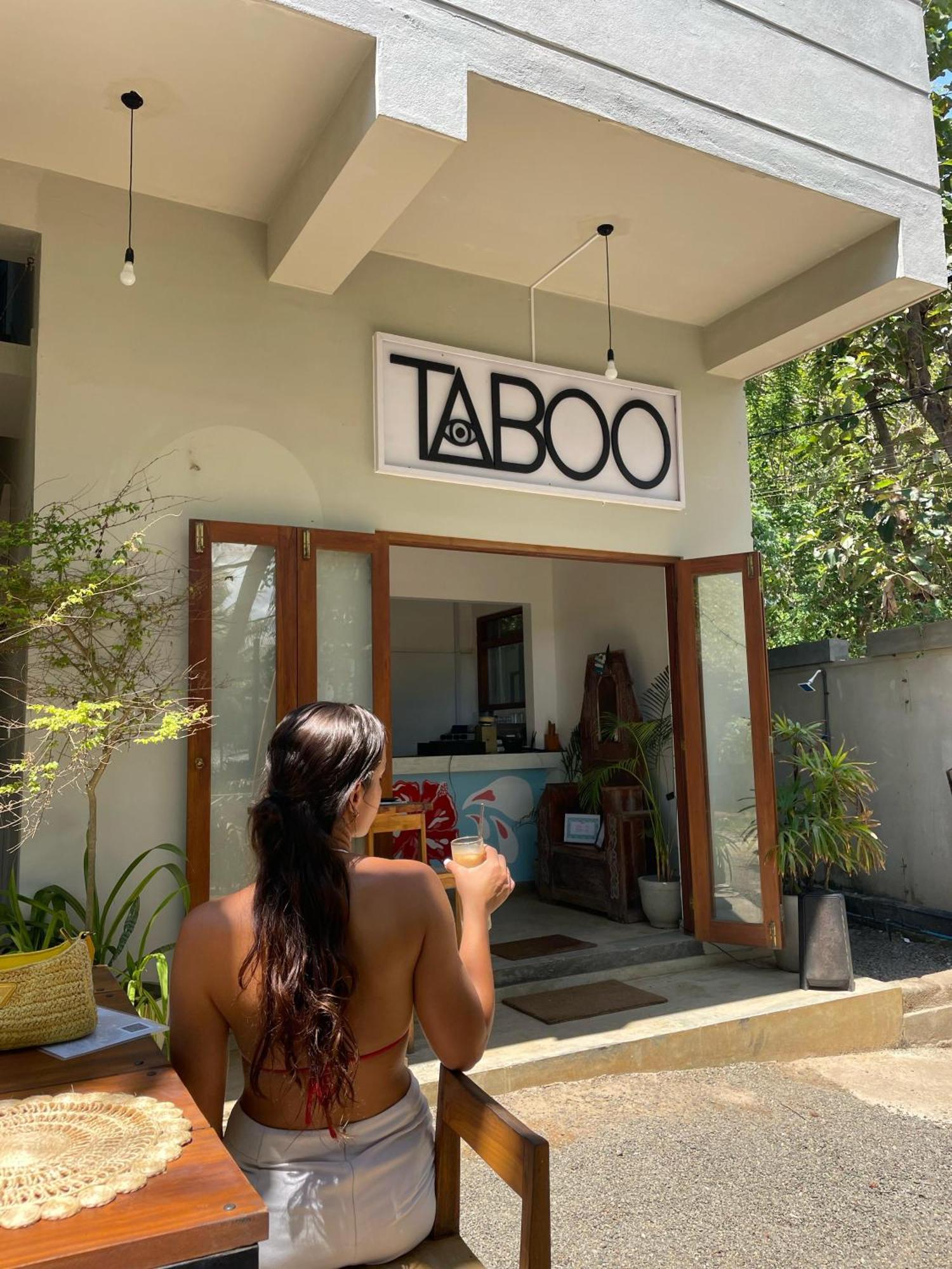Taboo Hotell Dikwella Exteriör bild