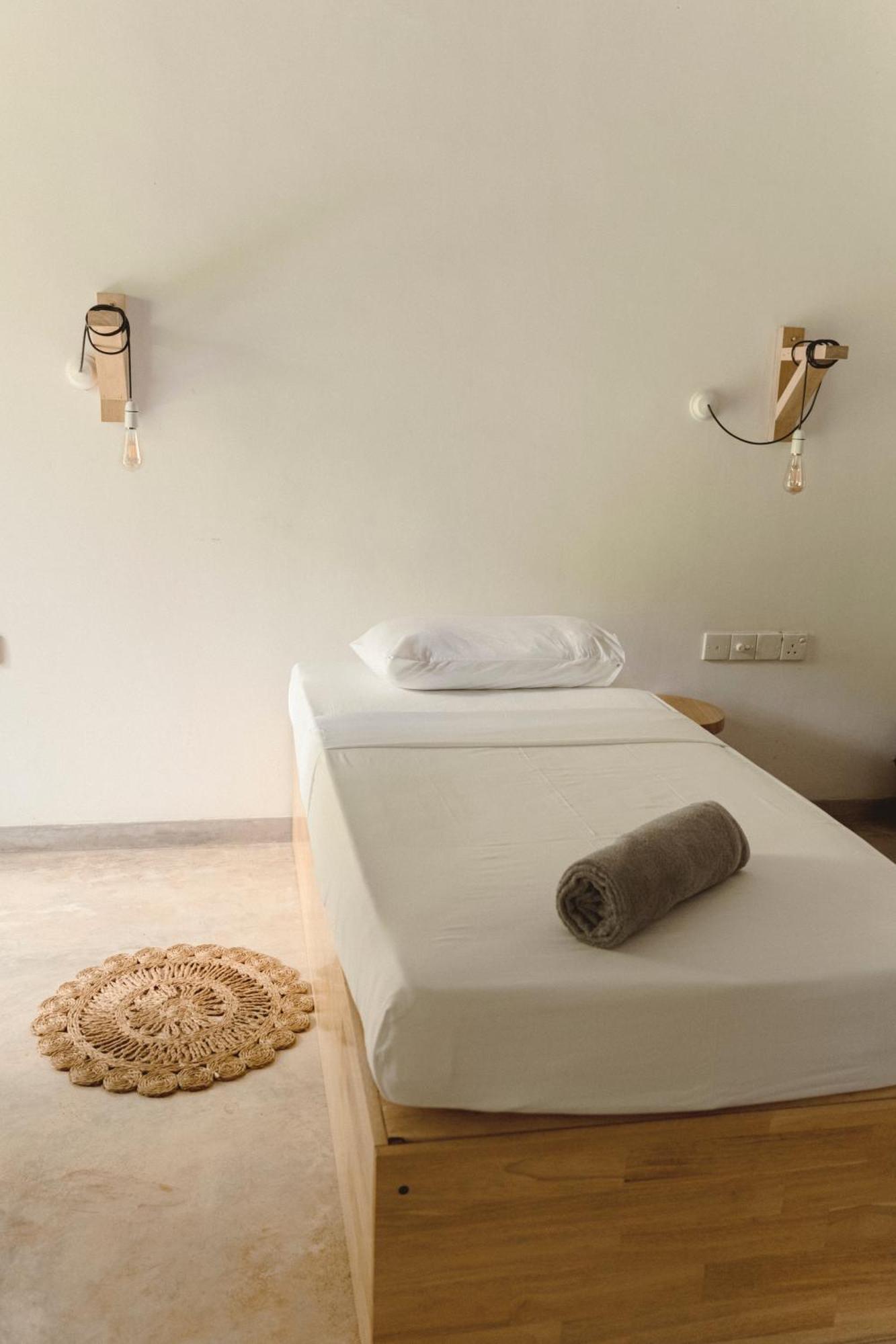 Taboo Hotell Dikwella Exteriör bild