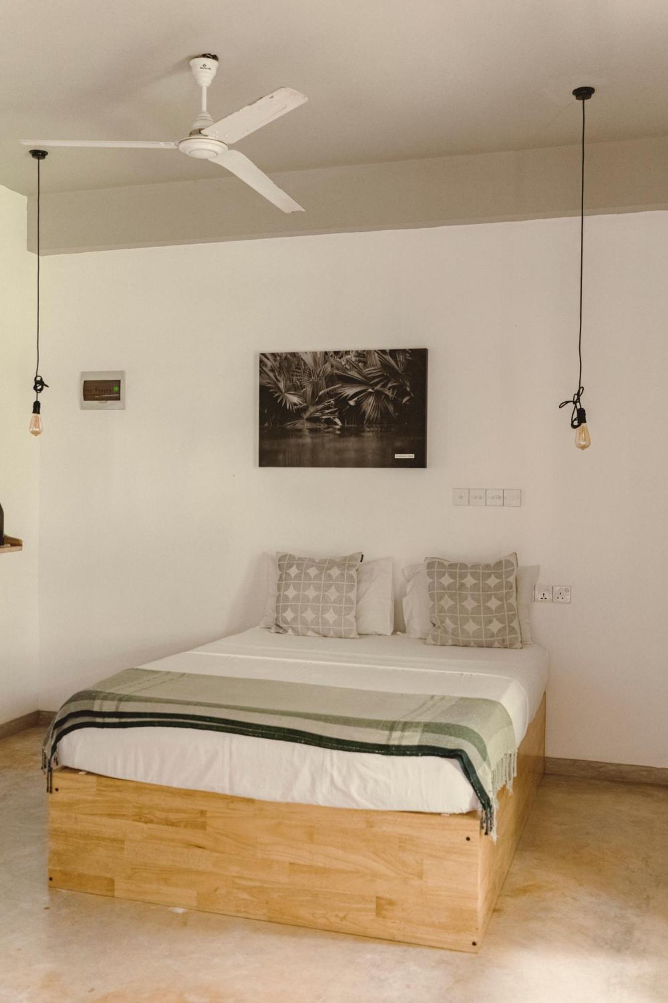 Taboo Hotell Dikwella Exteriör bild